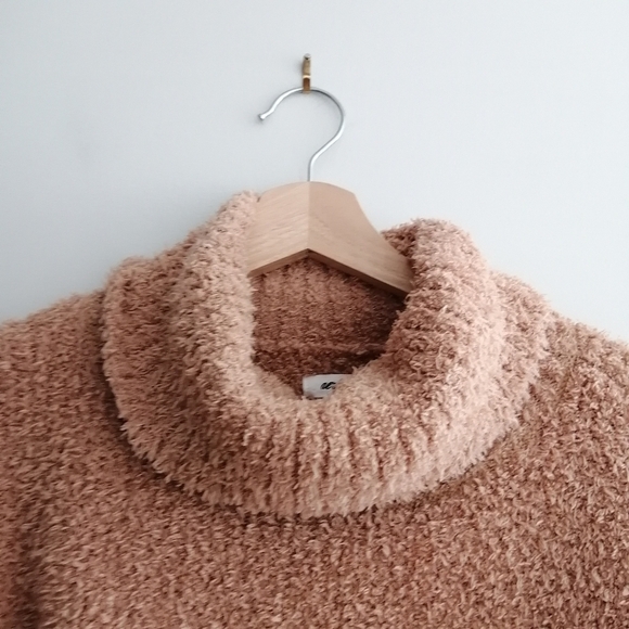 Aerie Marshmallow Turtleneck Cropped Sweater Bell Sleeves Fuzzy Tan XL - Picture 7 of 15